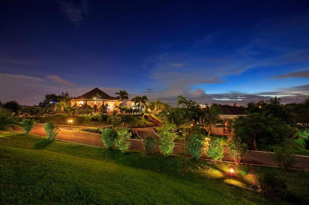 Hotel Max Nay Pyi Taw Naypyidaw Exteriér fotografie